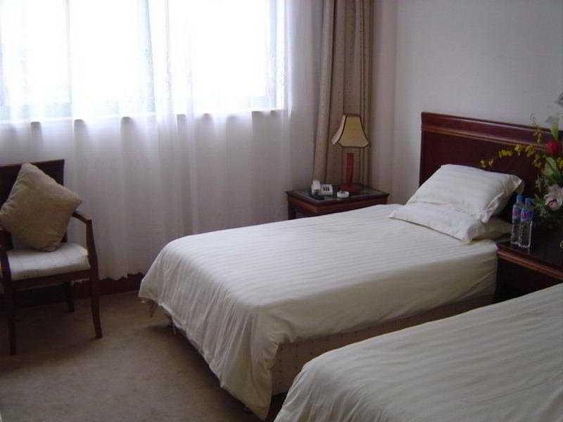 Qian Dao Hu Huangpu 2* Shanghai